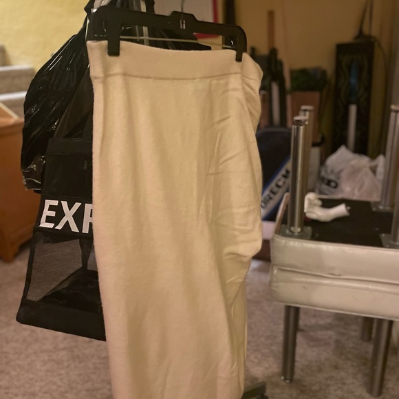 Long, cream knit skirt. - Picture 4 of 4